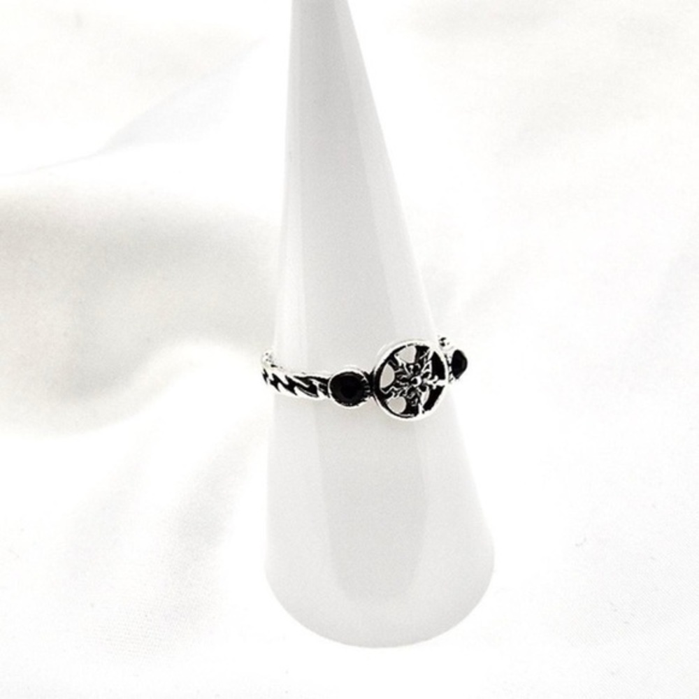 Minimal Star Ring - Picture 3 of 4